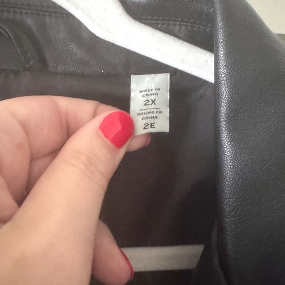 Levi's Women's Black Leather Jacket - Picture 5 of 15